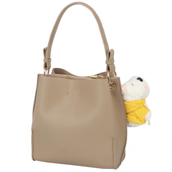 PLAIN HANDLE BAG W DOLL KEYCHAIN