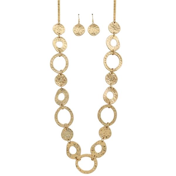 HAMMERED METAL CIRCLE LINK NECKLACE