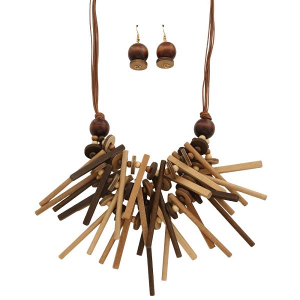 WOODEN BEAD NECKLACE