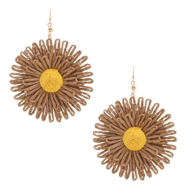 RAFFIA FLOWER SHAPE DANGLE EARRING