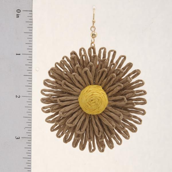 RAFFIA FLOWER SHAPE DANGLE EARRING