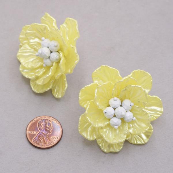 FLOWER BEADED EARRING