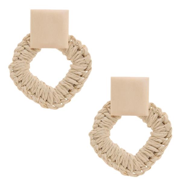 RAFFIA WOODEN SQUARE SHAPE EARRING