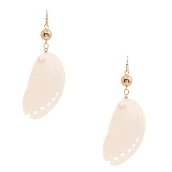 SEASHELL DANGLE EARRING
