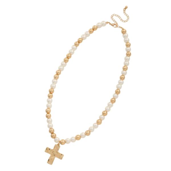 HAMMERED METAL CROSS PEARL BEAD NECKLACE