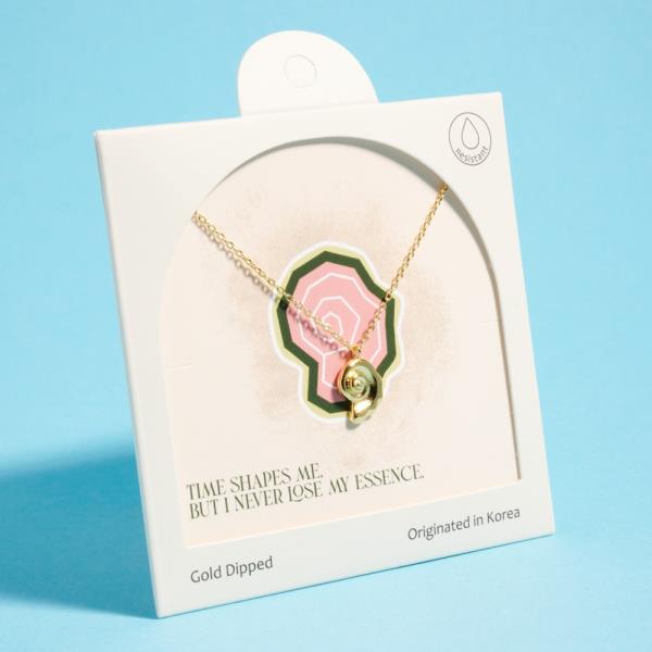 WATER RESISTANT SHELL SHAPED GOLD-DIPPED PENDANT SHORT NECKLACE