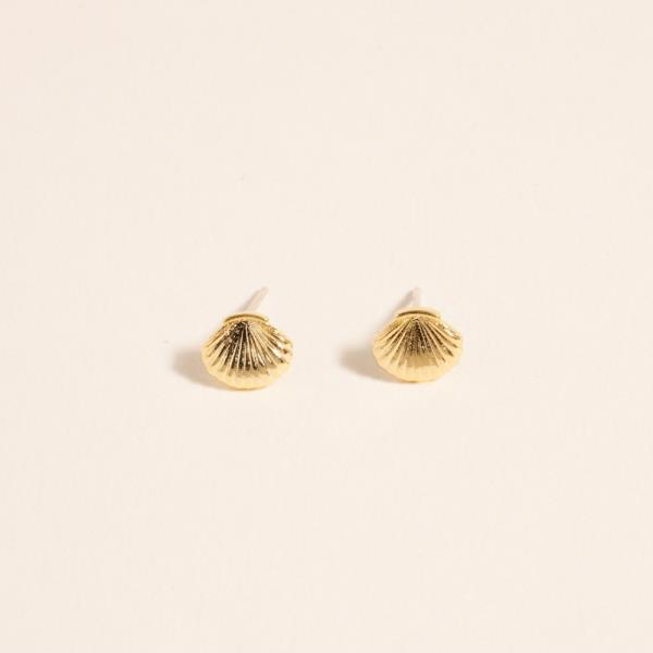 WATER RESISTANT SHELL SHAPED GOLD-DIPPED SILVER POST