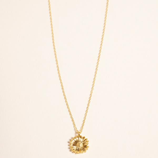 DAISY SHAPED GOLD-DIPPED PENDANT SHORT NECKLACE WATER RESISTANT