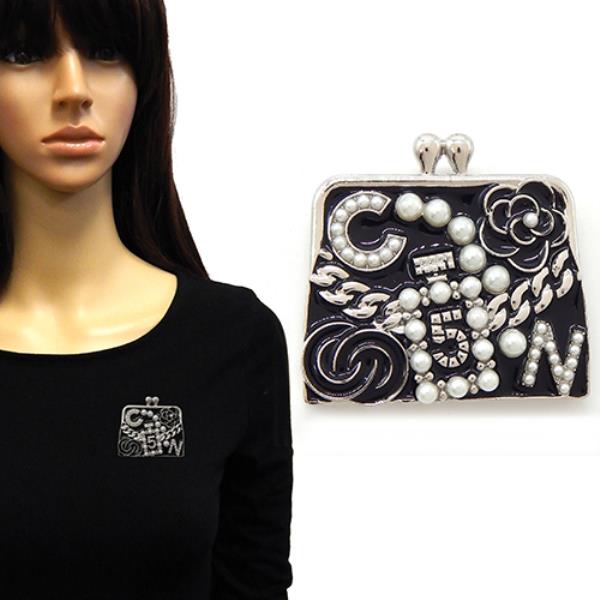 HIGHLY DECORATIVE BROOCH ENAMELED CLUTCH BAG WITH GOLD TRIM,  A CAMELIA FLOWER, PEARL