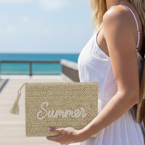 WOVEN STRAW POUCH WITH SUMMER EMBROIDERY AND GOLD LUREX DETAIL