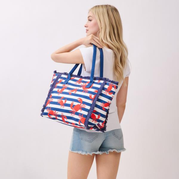 CRAB STRIPE FRINGE TOTE BAG