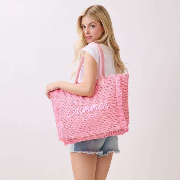 WOVEN STRAW FRINGE TOTE WITH SUMMER EMBROIDERY AND GOLD LUREX DETAIL