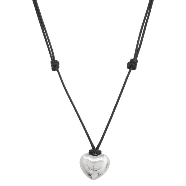 SODAJO METAL HEART STRING NECKLACE