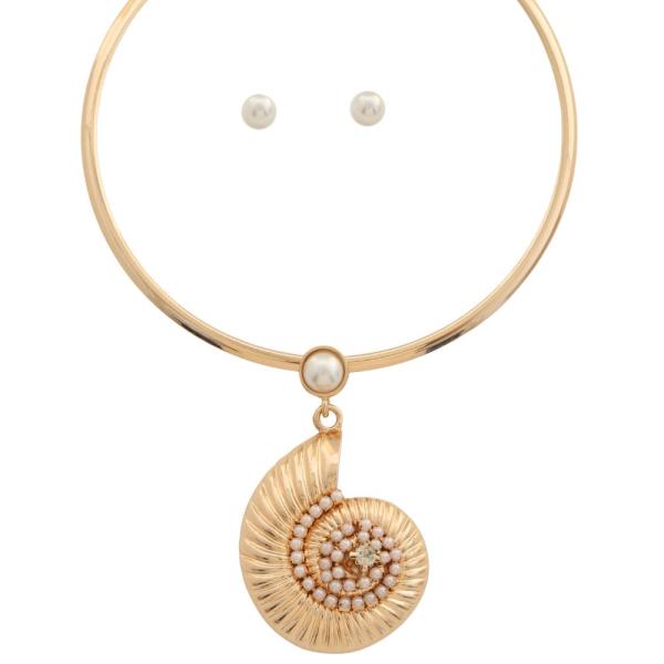 SEASHELL PENDANT METAL NECKLACE