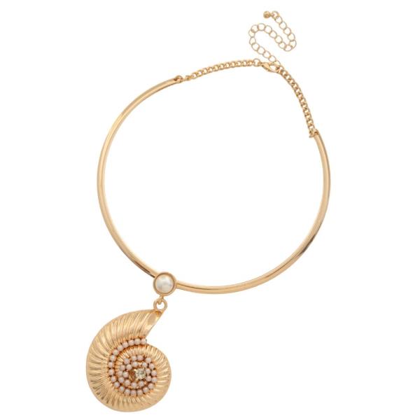 SEASHELL PENDANT METAL NECKLACE