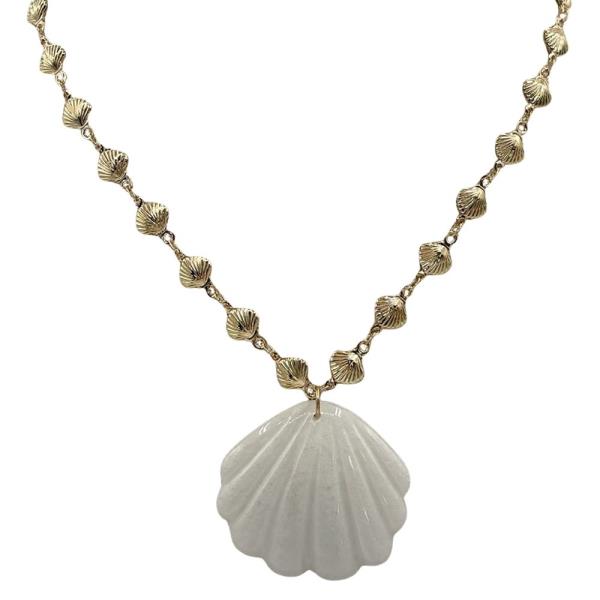 GOLD SCALLOP CHAIN AND PENDANT NECKLACE