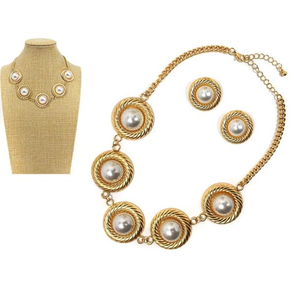 ROUND SHAPE WITH PEARL NECKLACE EARRING SET