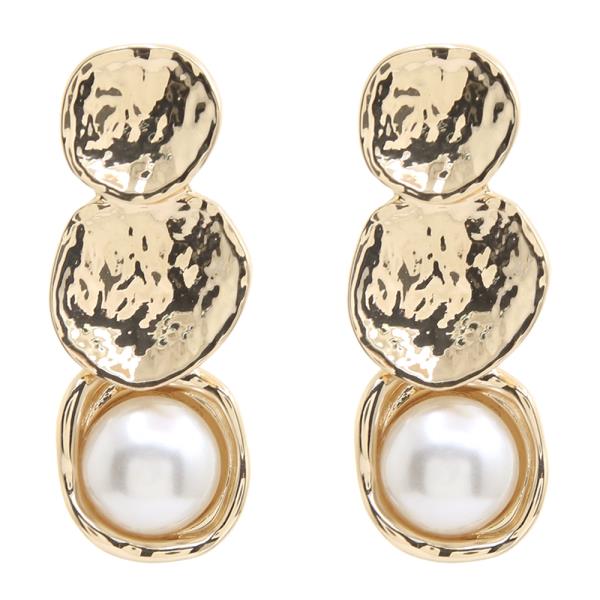 TRIPLE ROUND METAL PEARL EARRING