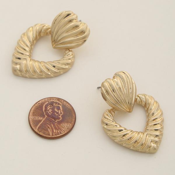 TWISTED HEART EARRING