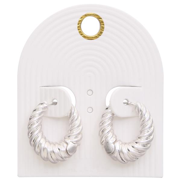 TWISTED ROUND EARRING