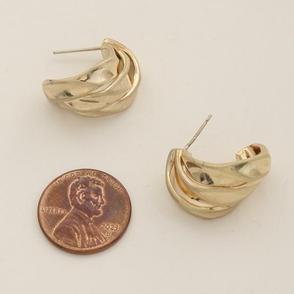 CURVED BRASS EARRING