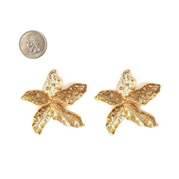 FLOWER SHAPE POST EARRING
