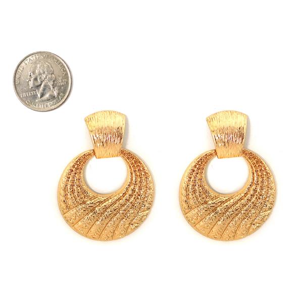 METAL DROP POST EARRINGS