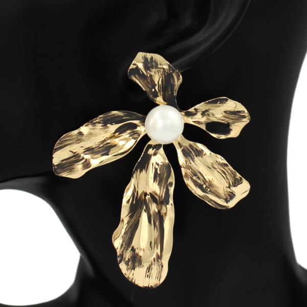 METAL PEARL FLOWER STATEMENT EARRING