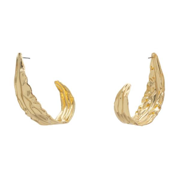 METAL LEAF HOOP EARRING
