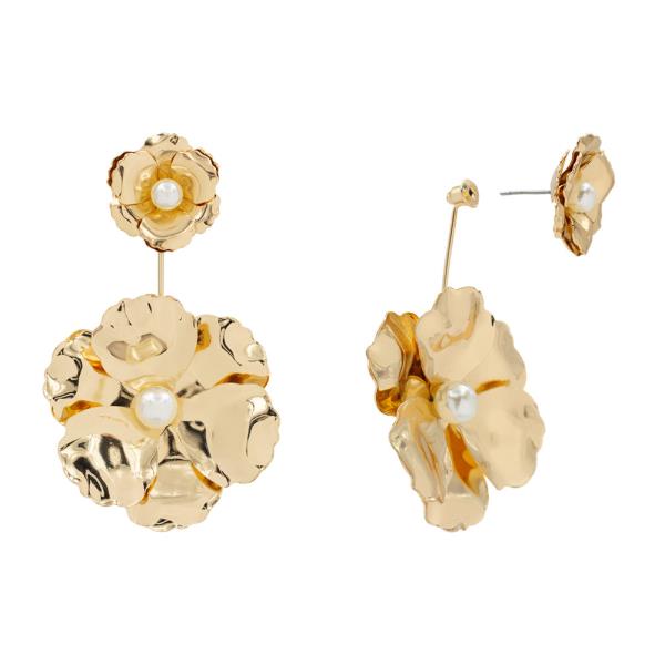 METAL FLOWER CLUSTER STUD EARRING