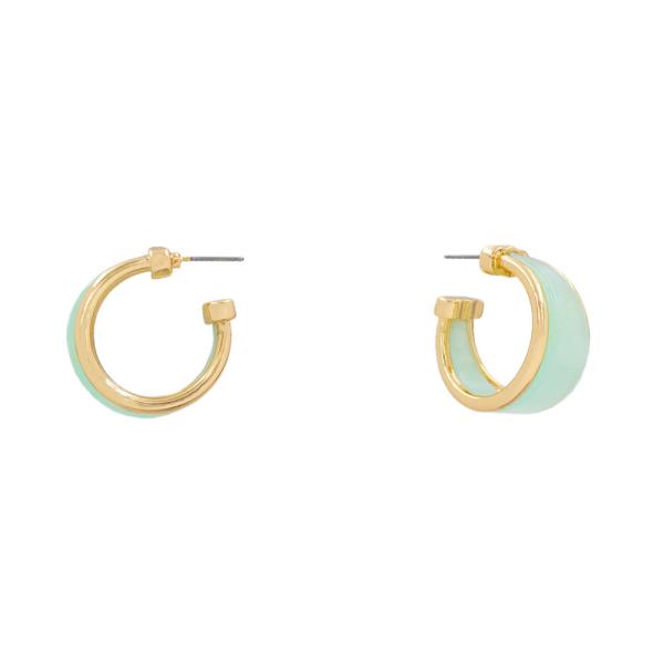 METAL RESIN HUGGIE HOOP EARRING