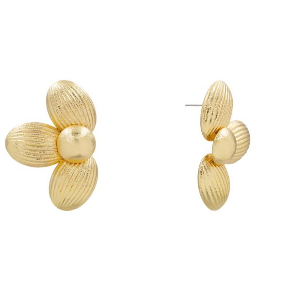 METAL PETAL FLOWER STUD EARRING