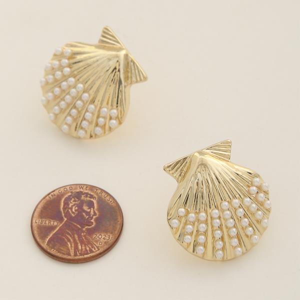 SHELL PEARL STUD EARRING