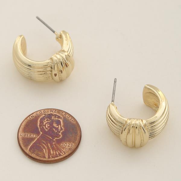 TEXTURED METAL OPEN ROUND EARRING