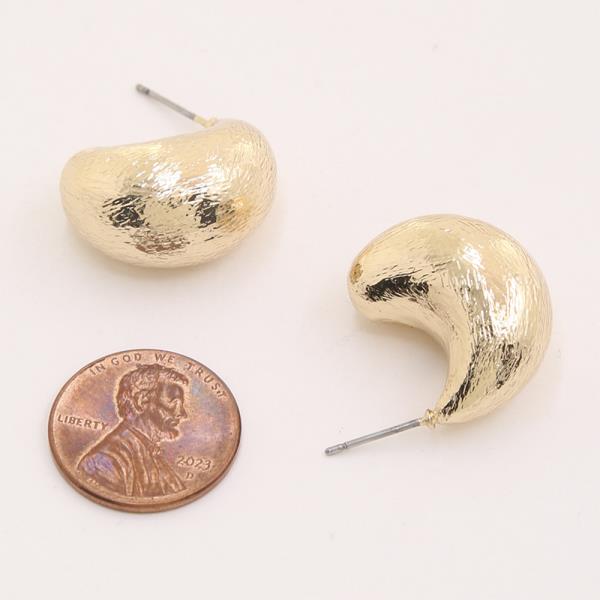 TEXTURED CRESCENT TEARDROP SHAPED EARRING
