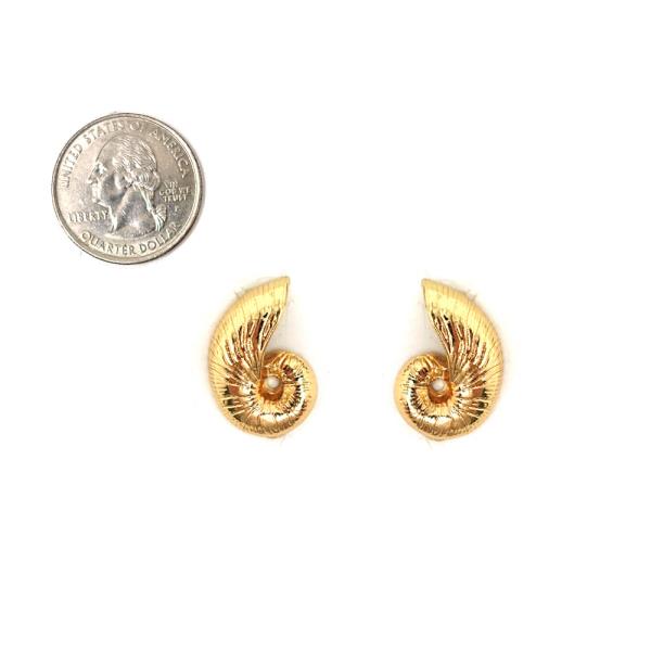 SHELL SHAPE W STONE EARRING