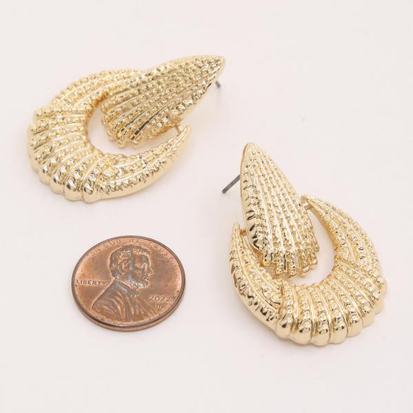 TEXTURED METAL EARRING