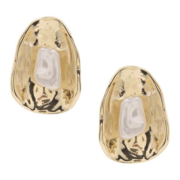 CLAM PEARL METAL EARRING