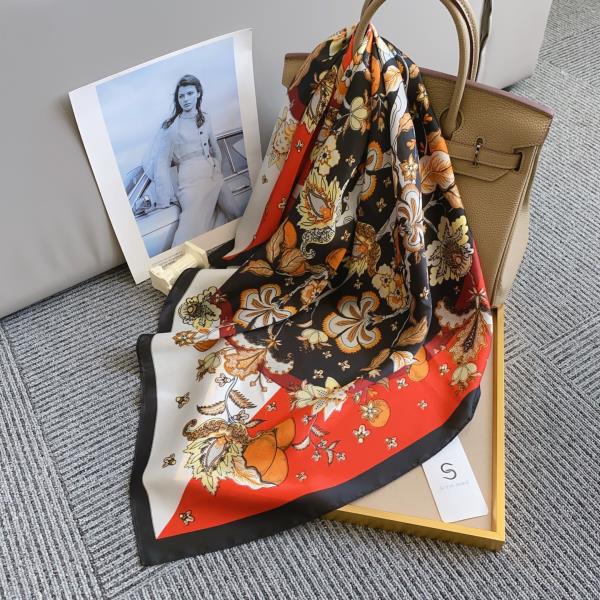FLOWER SILKY BANDANA SQUARE NECK SCARF