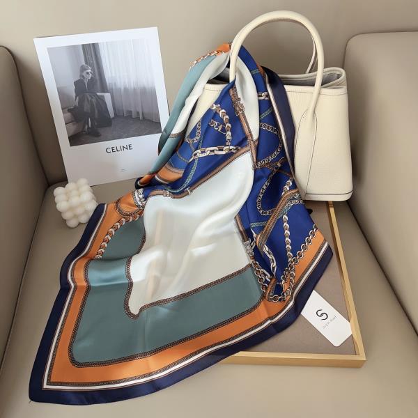 CHAIN PRINT SILKY BANDANA SQUARE NECK SCARF