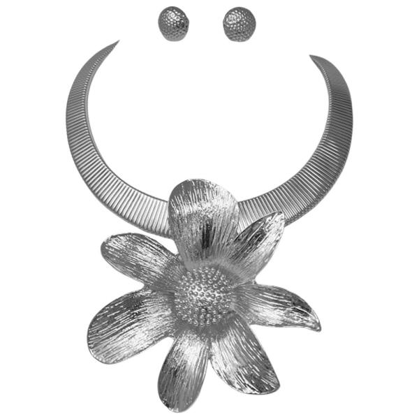 METAL FLOWER PENDANT STATEMENT NECKLACE EARRING SET