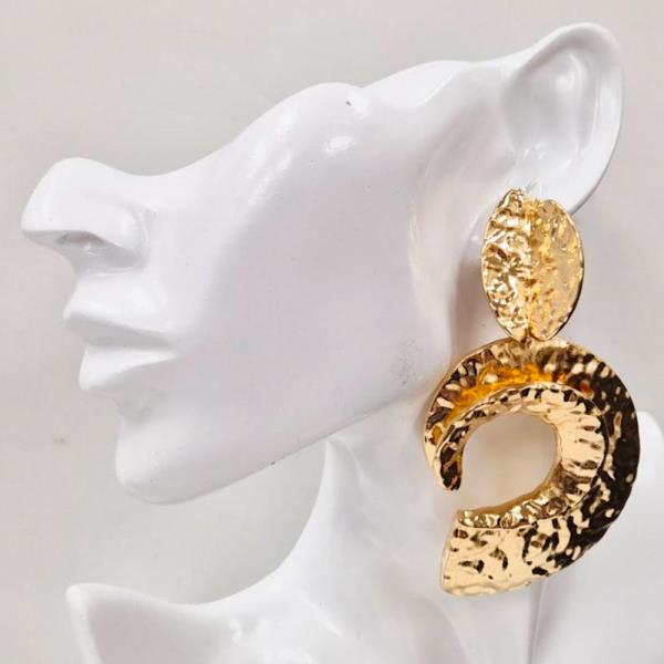 METAL HAMMERED CIRCLE DROP STATEMENT EARRING