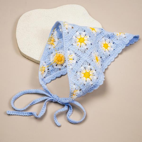 CROCHET DAISY TRIANGLE HEAD SCARF