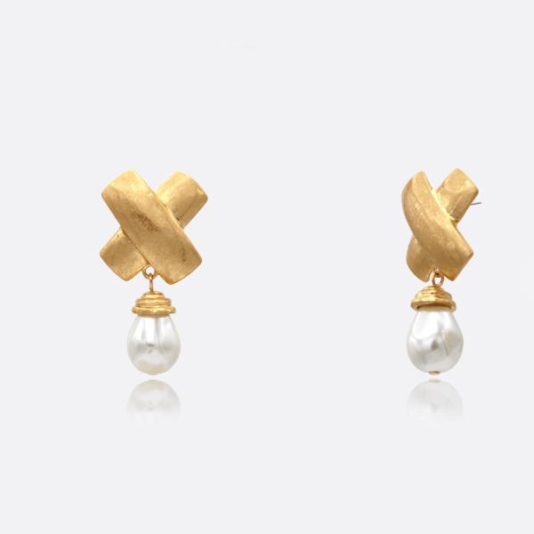 OLD MONEY LOOK CROSSED EARRING