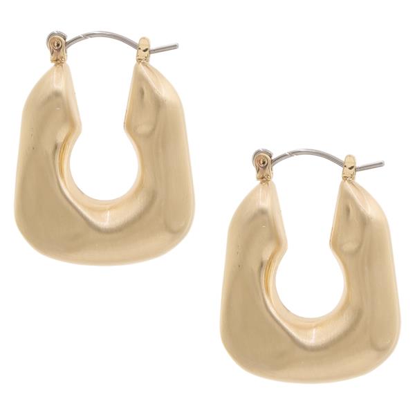 ROUND METAL SHAPED EARRING