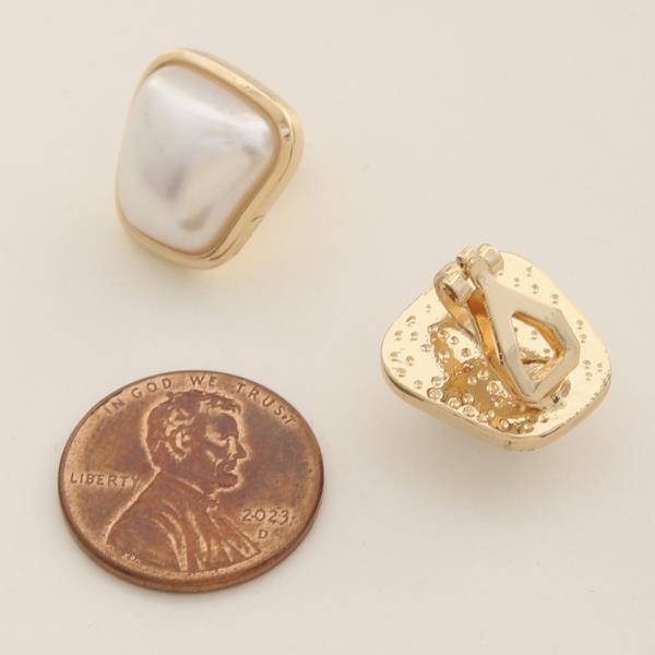 PEARL SQUARE SHAPED CLIP ON EARRING