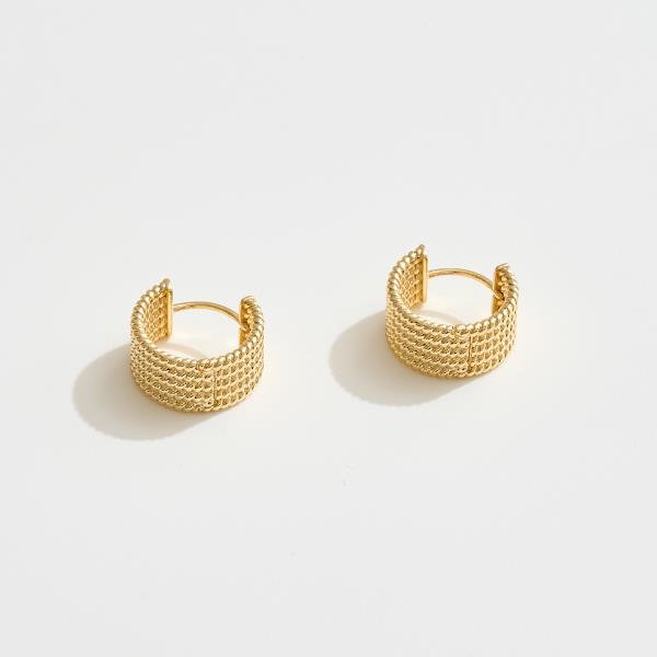 14K GOLD WHITE GOLD DIPPED TEXTURED WIDE HUGGIE HOOP EARRINGS