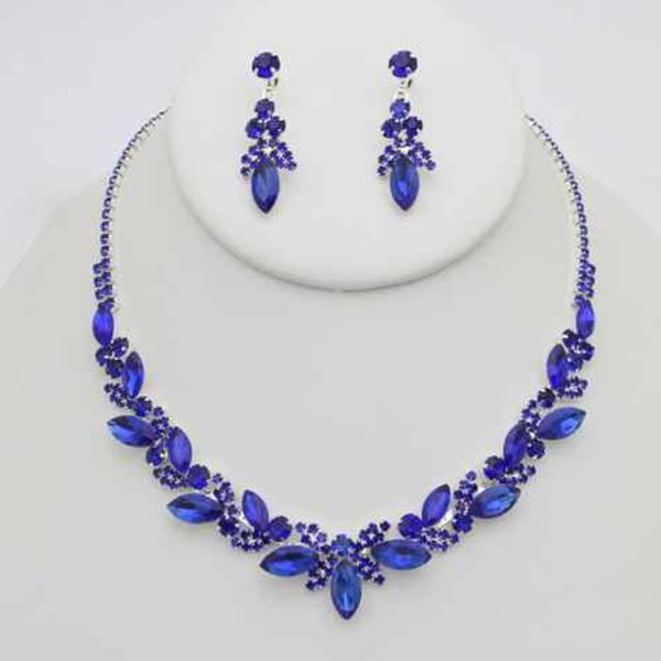 CRYSTAL OVAL CLUSTER STATEMENT NECKLACE EARRING SET