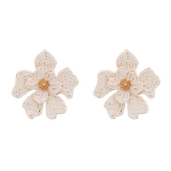 RAFFIA FLOWER STUD EARRING