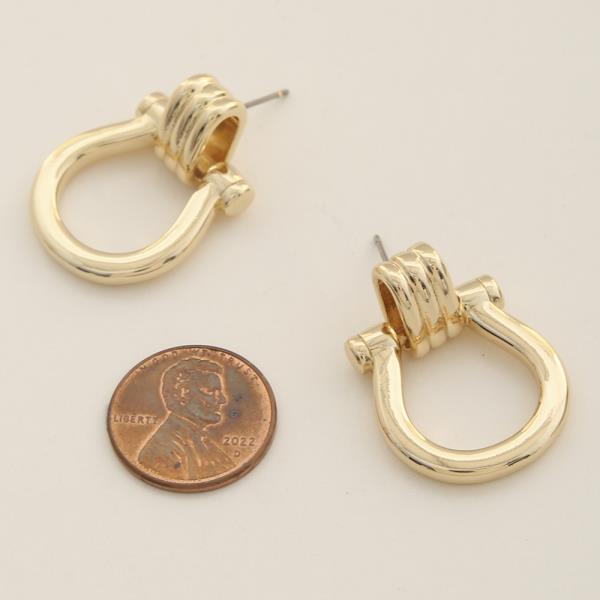 HORSESHOE SHAPED METAL EARRING